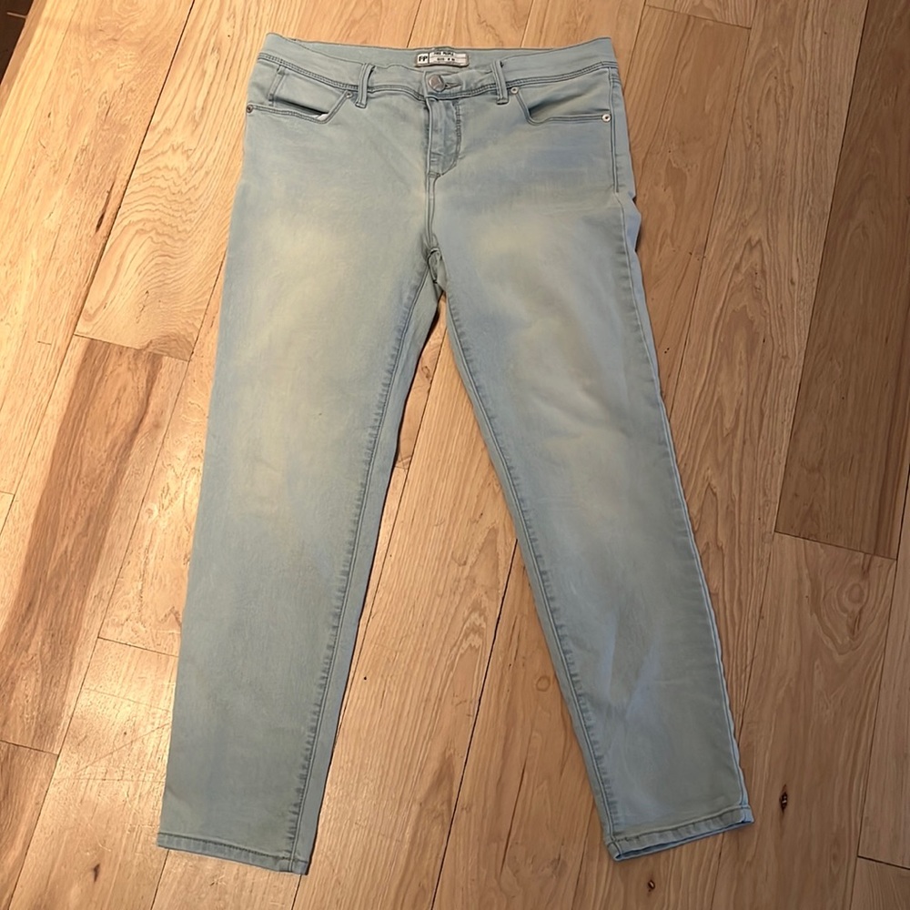 Free People light blue women’s jeans with slight stretch